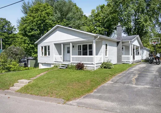 Maison à vendre - 19 Rue Brown, Windsor, J1S 2K7