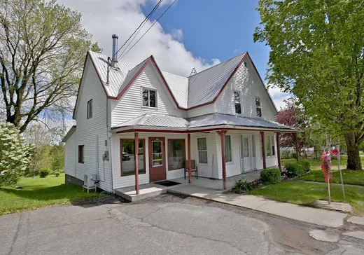 Un étage et demi à vendre - 785 Rue Principale, Saint-Herménégilde, J0B2W0