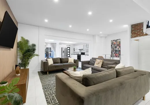 Maison à vendre - 1597 Rue St-Christophe, Montréal (Centreville), H2L 3W7