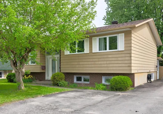 Bungalow à vendre - 1089-1089A 24e Avenue, Saint-Jérôme, J7Z3J1