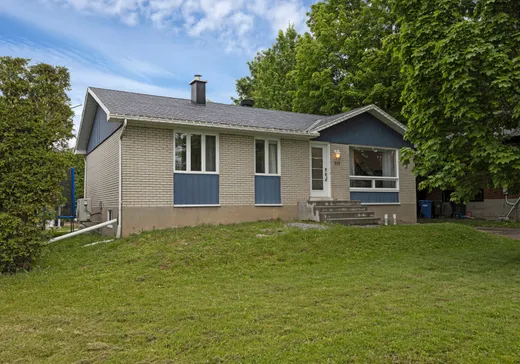 Two or more stories for sale - 315 Rue du Prince-Edward, Otterburn Park, J3H1W1