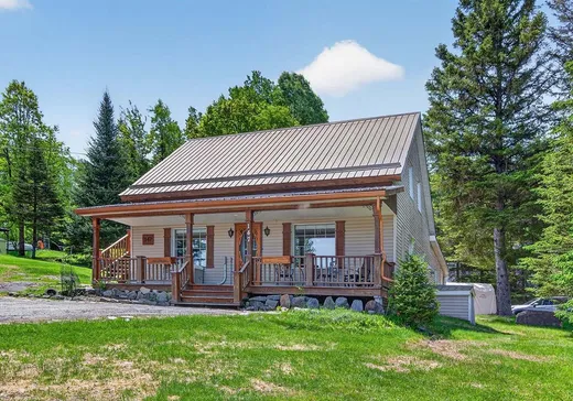 Maison à étages à vendre - 147 Rue Labelle S., Rivière-Rouge, J0T1T0