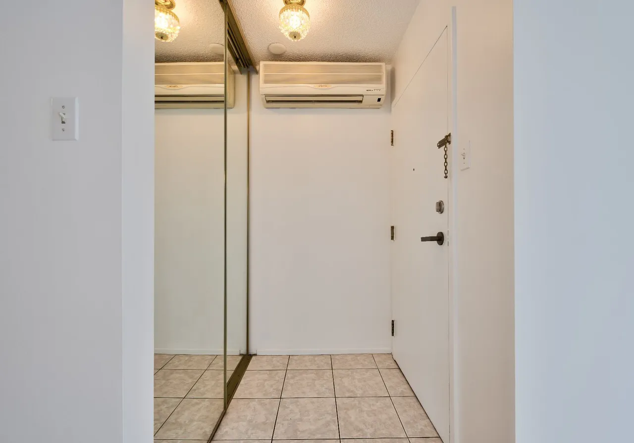 7271 Av. de l'Alsace — photo 3