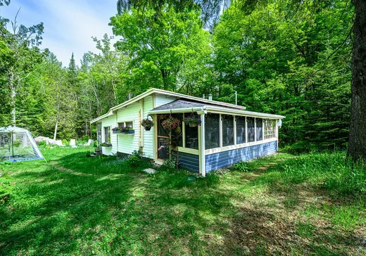 Maison à vendre - 2302 Ch. des Hauteurs, Saint-Hippolyte, J8A 3C5