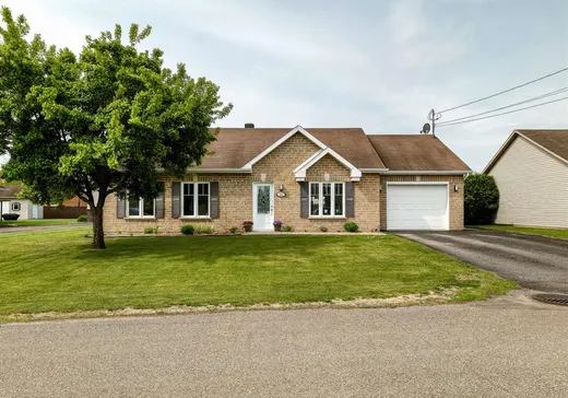 Bungalow for sale - 185 Rue du Juge-A.-Sylvestre, Berthierville, J0K1A0