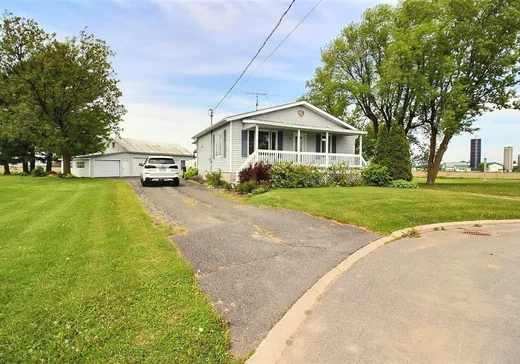 House for sale - 70 Rue St-François-Xavier, Saint-Zéphirin-de-Courval, J0G 1V0