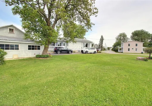 House for sale - 70 Rue St-François-Xavier, Saint-Zéphirin-de-Courval, J0G 1V0
