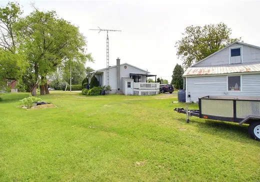 House for sale - 70 Rue St-François-Xavier, Saint-Zéphirin-de-Courval, J0G 1V0