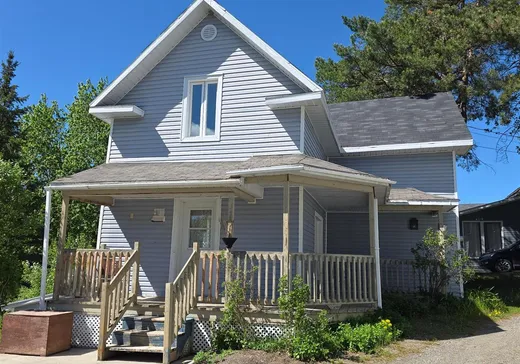 Maison à vendre - 54 Rue St-Joseph N., Témiscouata-sur-le-Lac, G0L 2B0