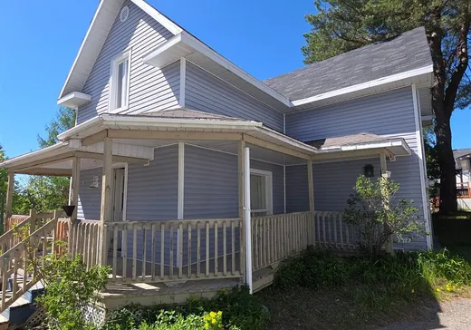 Maison à vendre - 54 Rue St-Joseph N., Témiscouata-sur-le-Lac, G0L 2B0