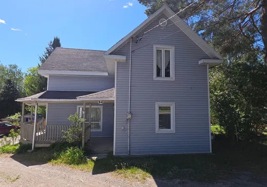 Maison à vendre - 54 Rue St-Joseph N., Témiscouata-sur-le-Lac, G0L 2B0