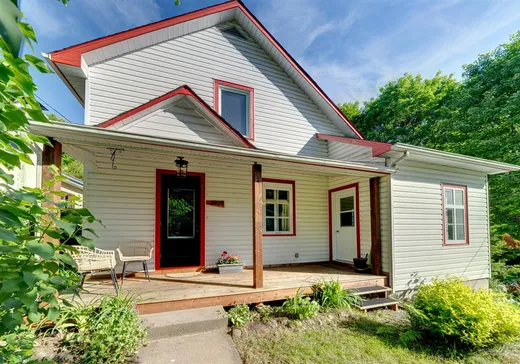 Two or more stories for sale - 2925 Rue Chapleau, Sainte-Adèle, J8B1E8