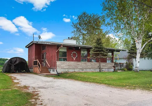 House for sale - 48 Rue St-Joseph, Gracefield, J0X 1W0