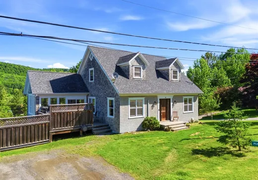 Maison à vendre - 20 Rue Stewart, Magog, J0B 2C0
