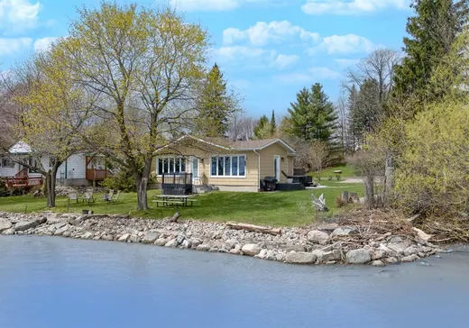 Bungalow à vendre - 687 Ch. du Saphir, Quyon, J0X2V0