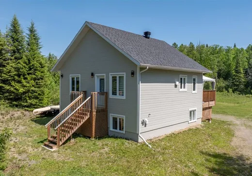 Maison à vendre - 37 Ch. de l'Île, Témiscouata-sur-le-Lac, G0L 1X0