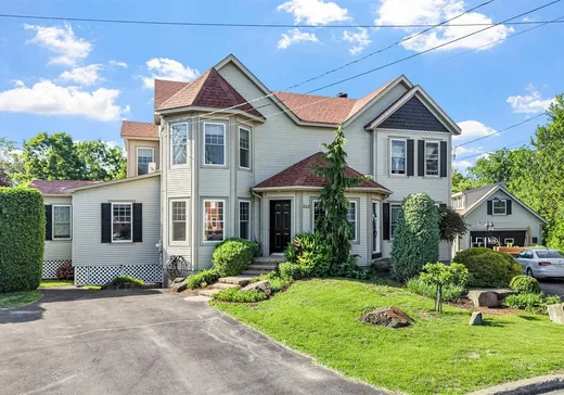 Two or more stories for sale - 512 Rue de l'Émeraude, Granby, J2H2T1