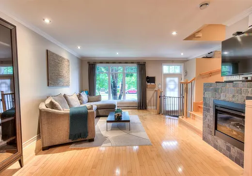 Maison à vendre - 2144 Rue de Cologne, Montréal (Saint-Laurent), H4R 3E5