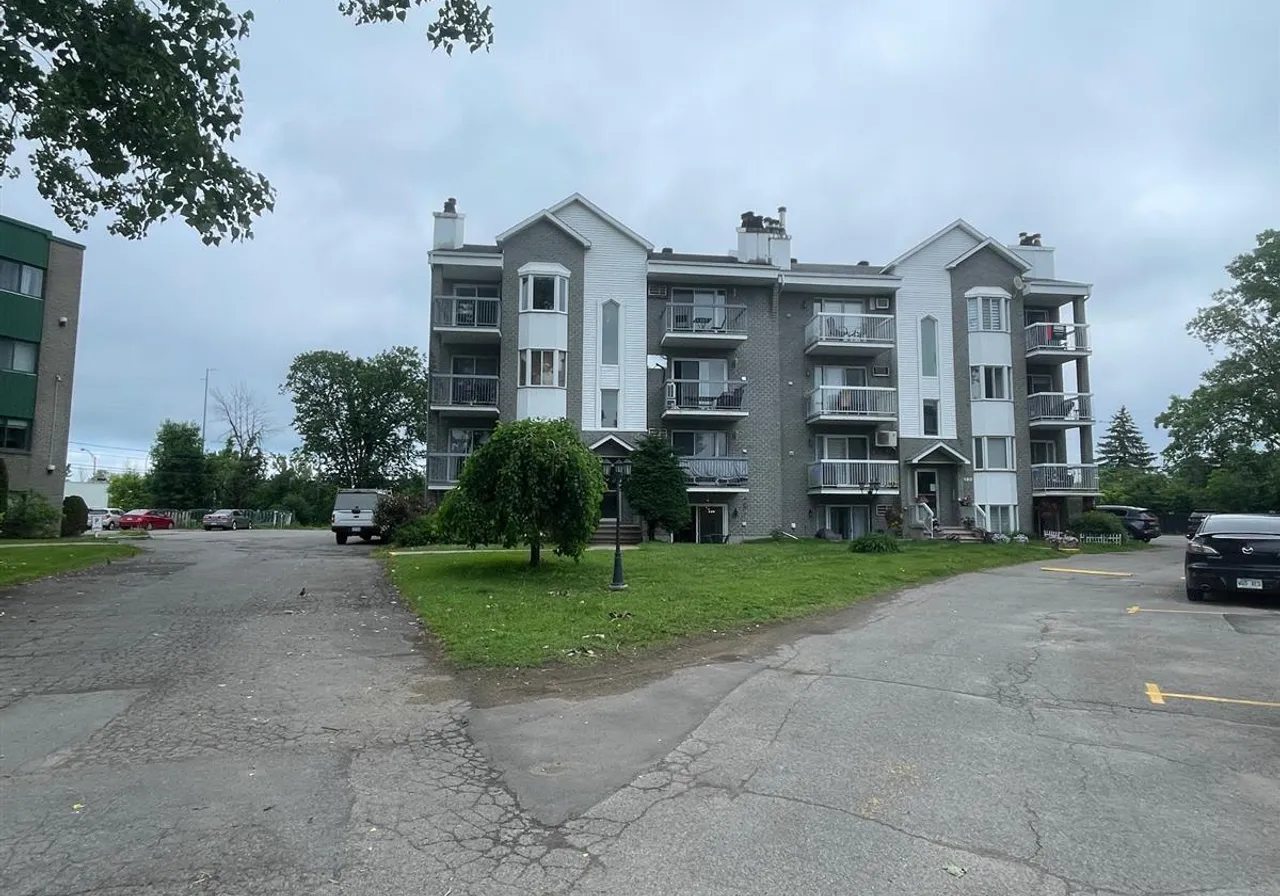 190 Place Brosseau, App. 201 — photo 1