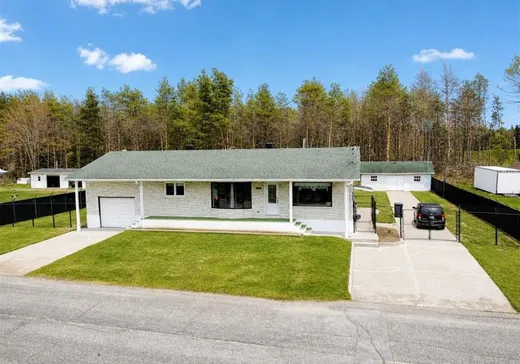 Bungalow à vendre - 271 Rg Sud-Est, St-Adelphe-De-Champlain, G0X2G0