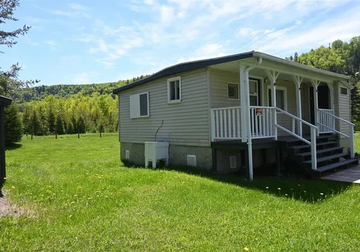 Maison à vendre - 3 Route de St-Joseph-des-Monts, Sainte-Anne-des-Monts, G4V 3S4