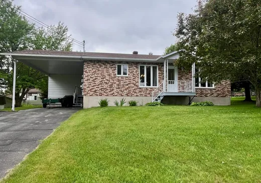 Bungalow à vendre - 10 Rue Brochu, Danville, J0A1A0