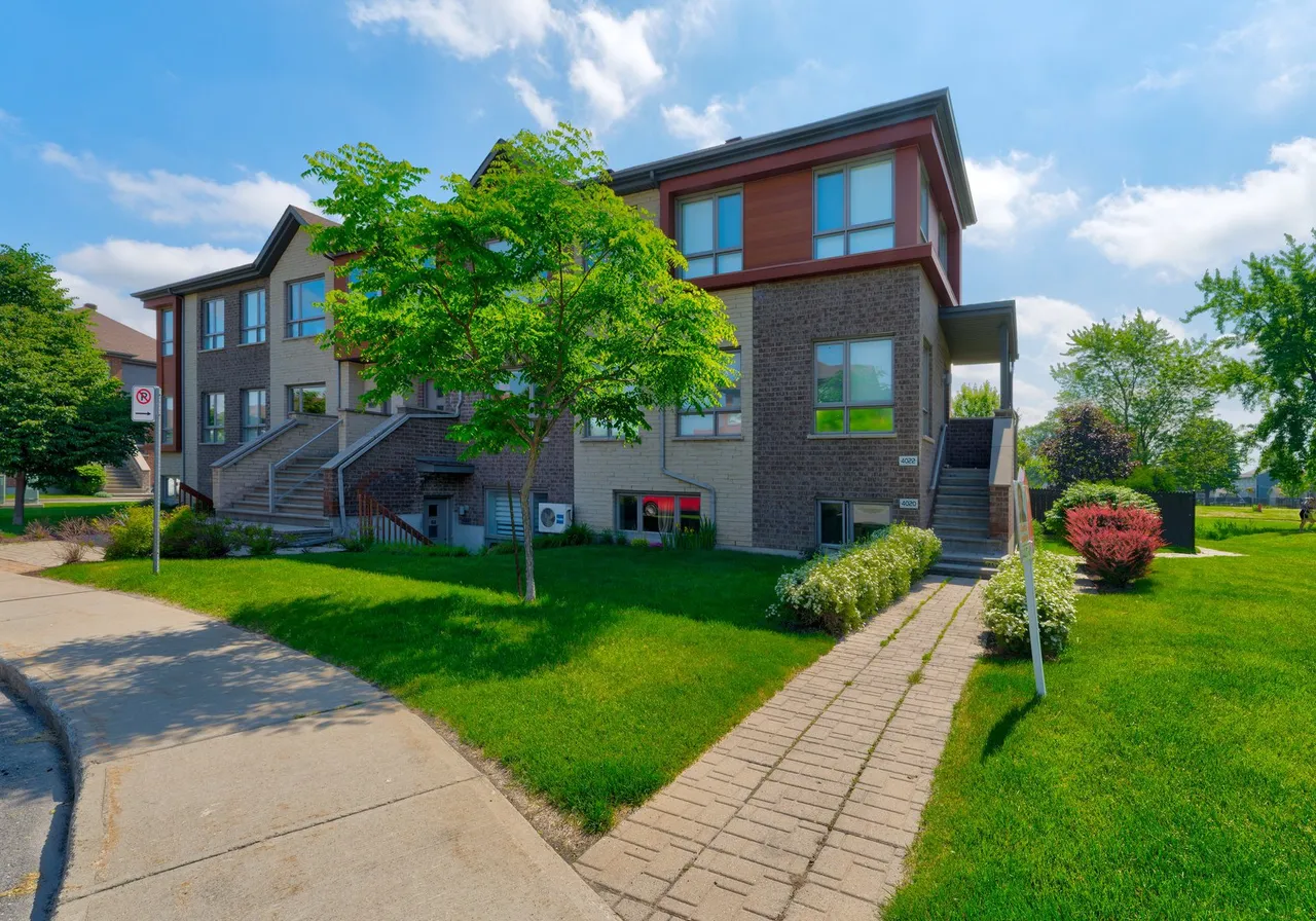 4020 Rue des Escadrons — photo 1