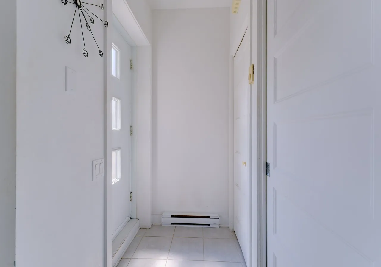 4020 Rue des Escadrons — photo 3