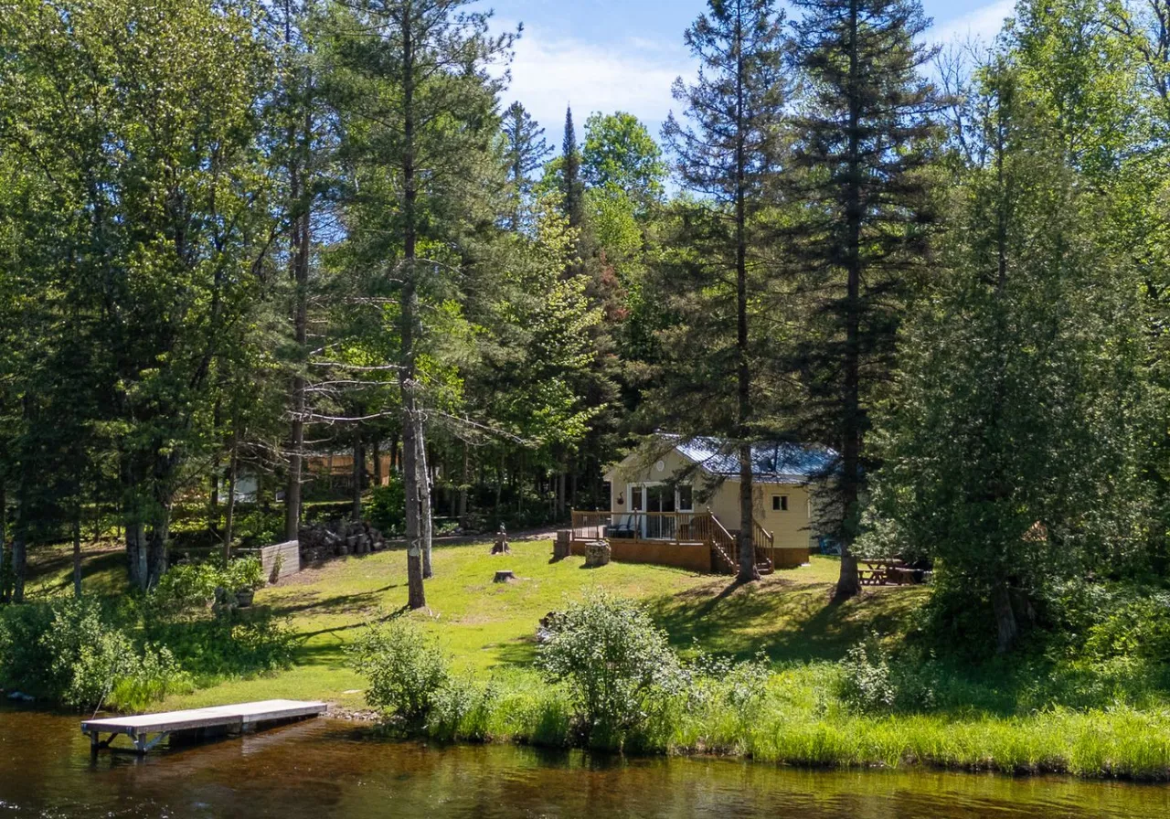 155 Ch. des Voyageurs — photo 1