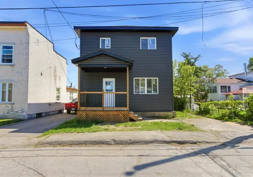 Maison à étages à vendre - 23 Rue St-Pierre, Salaberry-de-Valleyfield, J6T3R6