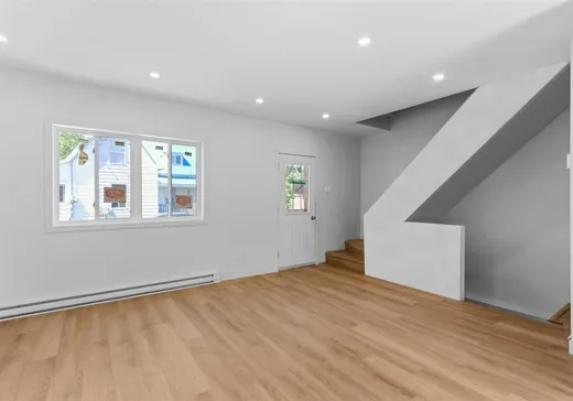 Maison à vendre - 23 Rue St-Pierre, Salaberry-de-Valleyfield, J6T 3R6