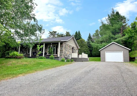 Bungalow à vendre - 49 Rue du Foyer S., Témiscouata-sur-le-Lac, G0L2B0