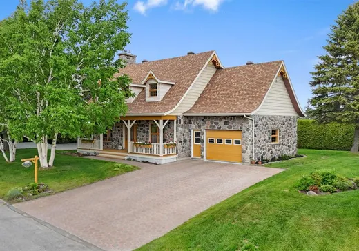 Two or more stories for sale - 1471 Rue des Commissaires, Mont-Joli, G5H3K5