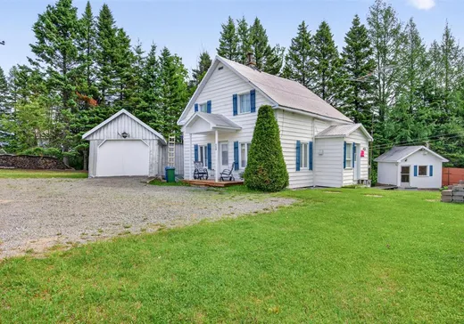 Maison à étages à vendre - 509 Av. Royale, St-Tite-Des-Caps, G0A4J0