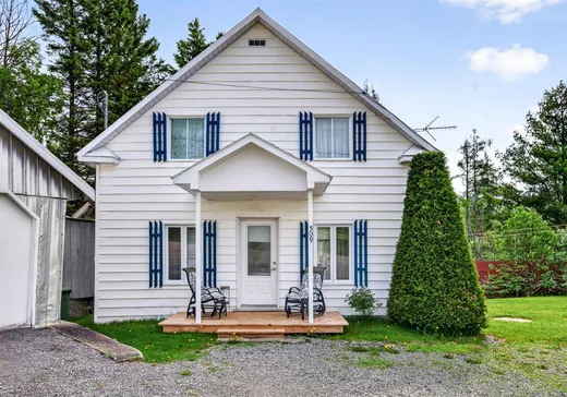 Maison à vendre - 509 Av. Royale, St-Tite-Des-Caps, G0A 4J0
