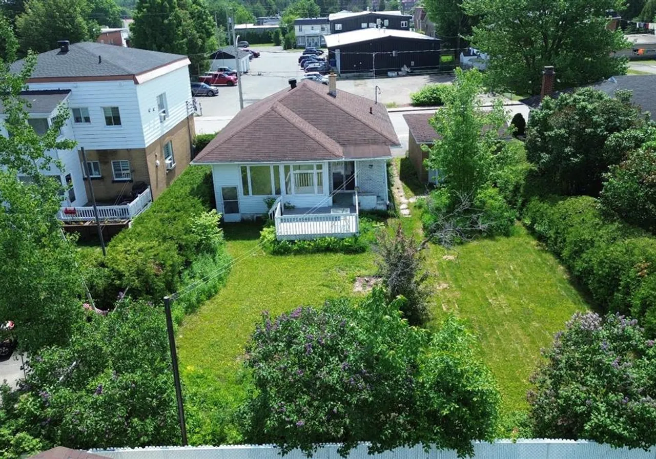 1530 7e Avenue — photo 2