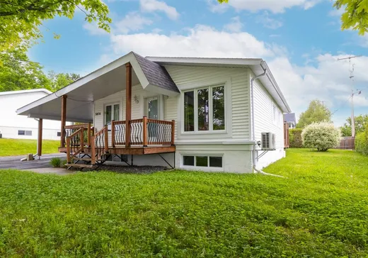 Maison à vendre - 3874 Rue Vanier, Lac-Mégantic, G6B 2T2