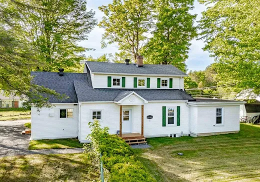 Two or more stories for sale - 300 Rue St-Alexandre, Dixville, J0B1P0