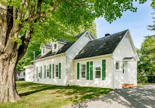 House for sale - 300 Rue St-Alexandre, Dixville, J0B 1P0