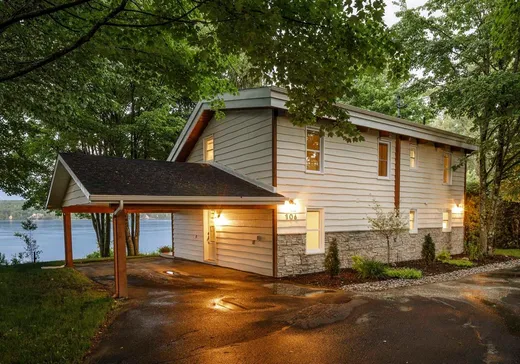 Un étage et demi à vendre - 106 Rue Bernard, Magog, J1X3W5
