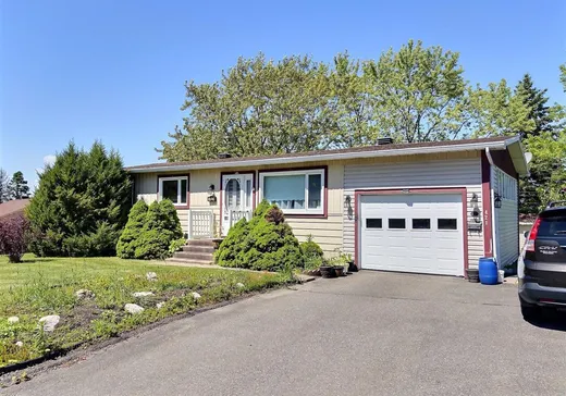 Bungalow à vendre - 421 Boul. Armand-Thériault, Rivière-du-Loup, G5R3X9