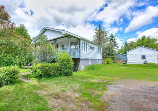 Maison à vendre - 8 Rue du Tour-du-Lac, Mont-Blanc, J0T 2G0