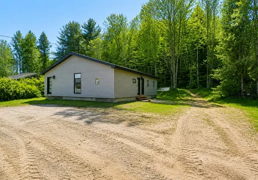 Maison à étages à vendre - 135 Rue Benoit, Saint-Calixte, J0K1Z0