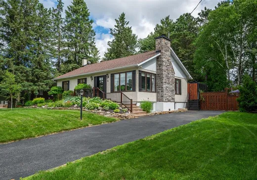 House for sale - 20 Av. Vital, Saint-Sauveur, J0R 1R5