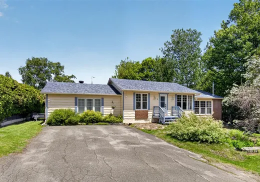 House for sale - 14 Rue Simard, St-Hippolyte, J8A 1A9