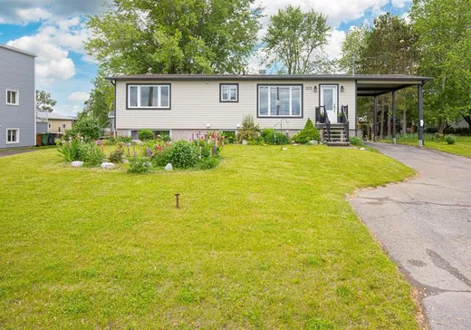 Bungalow à vendre - 525 Rue Principale, La Présentation, J0H1B0