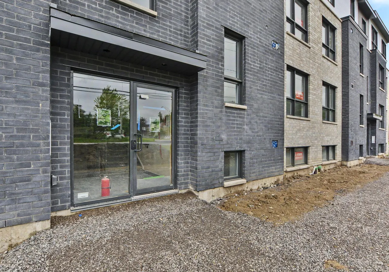 879A Boul. Arthur-Sauvé — photo 2