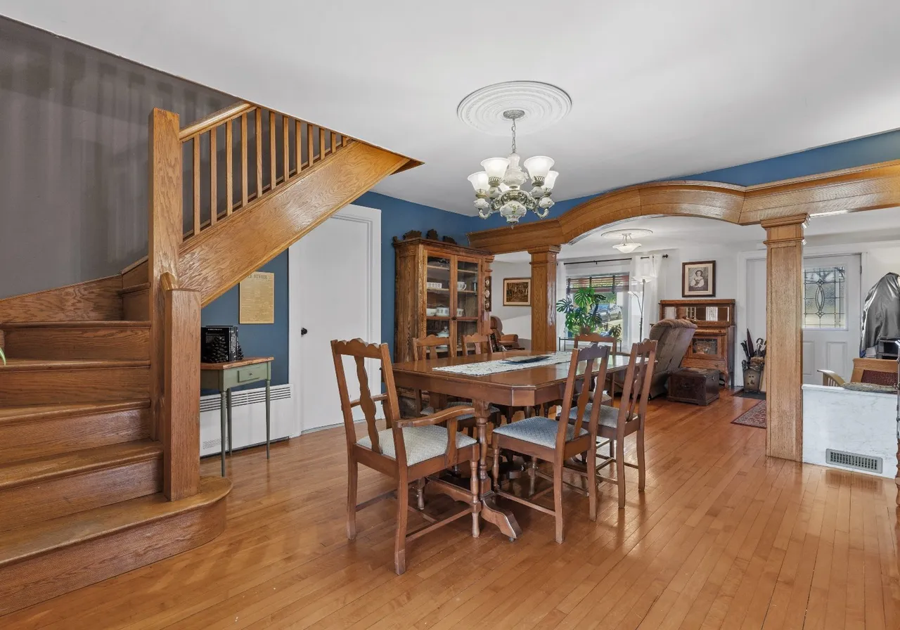 731 Rg York — photo 3
