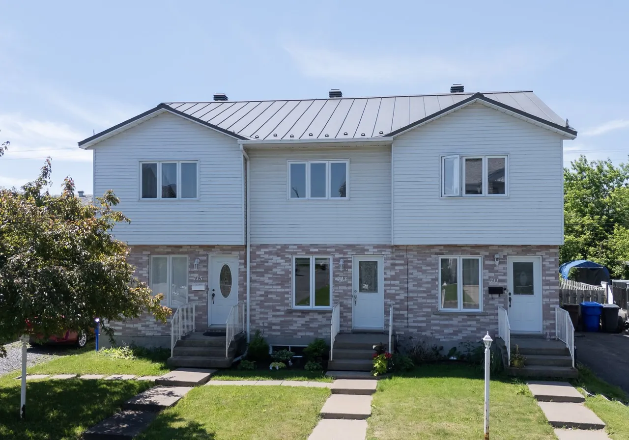 713 14e Avenue — photo 1