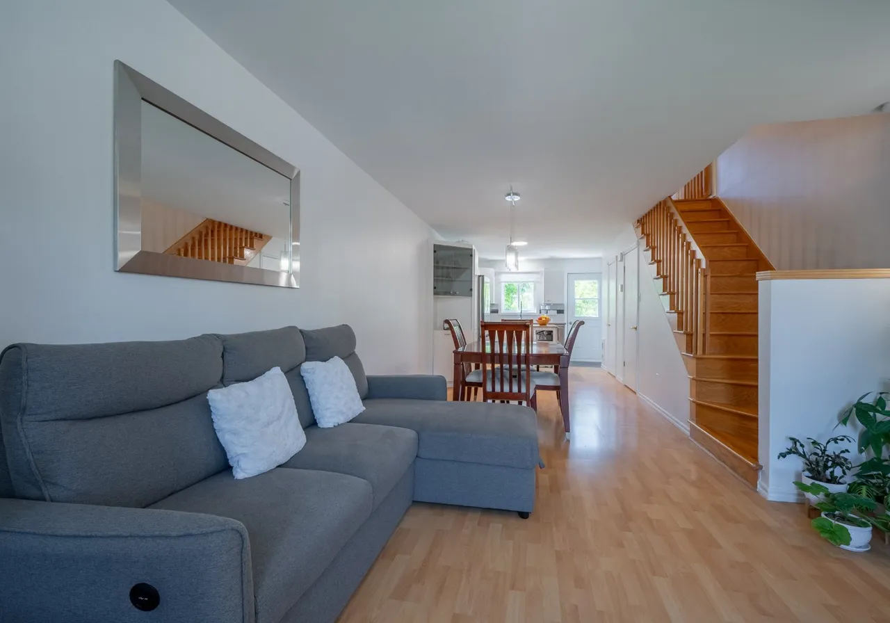 713 14e Avenue — photo 3